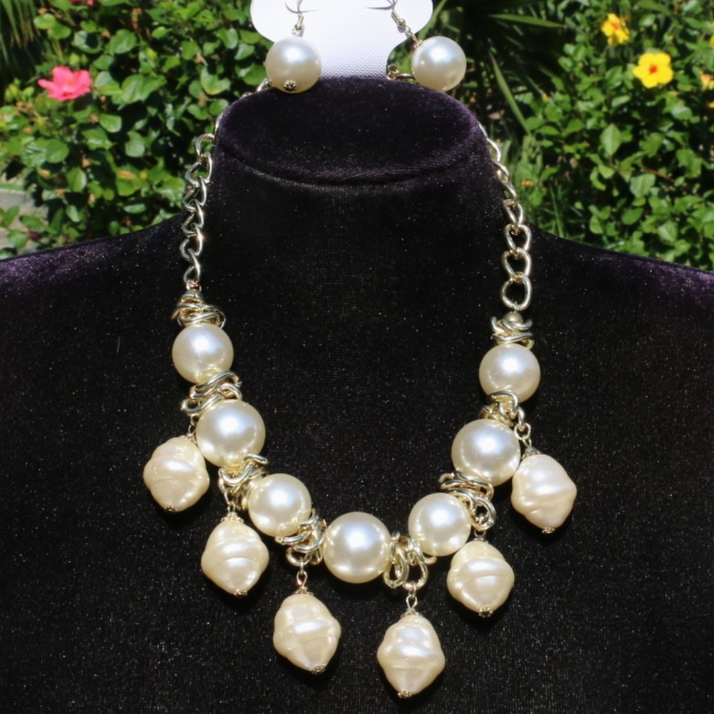 New Elegant Boho Pearl Goldtone Statement Necklace